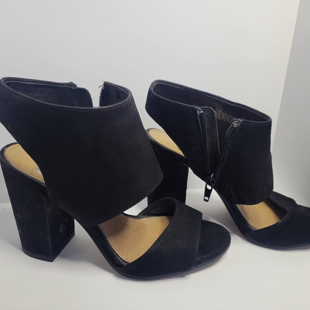 Gianni Bini leather sandals - block heel - barely worn  size 6.5